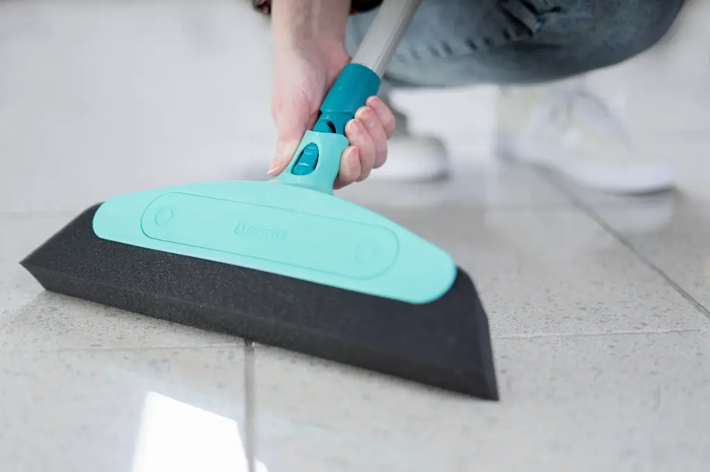 Foam Broom Click System